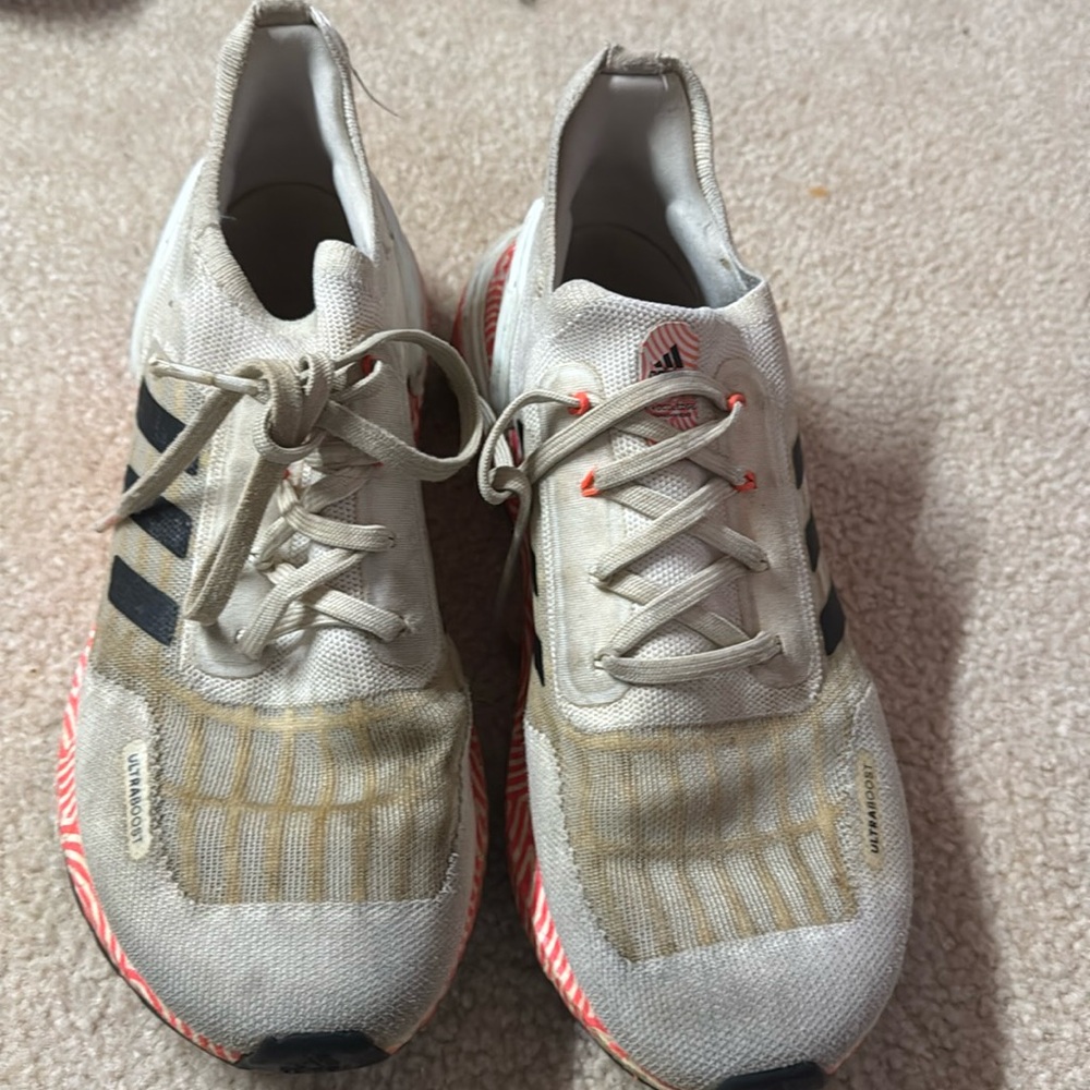 Men’s size 7.5 adidas ultraboost tennis shoes
